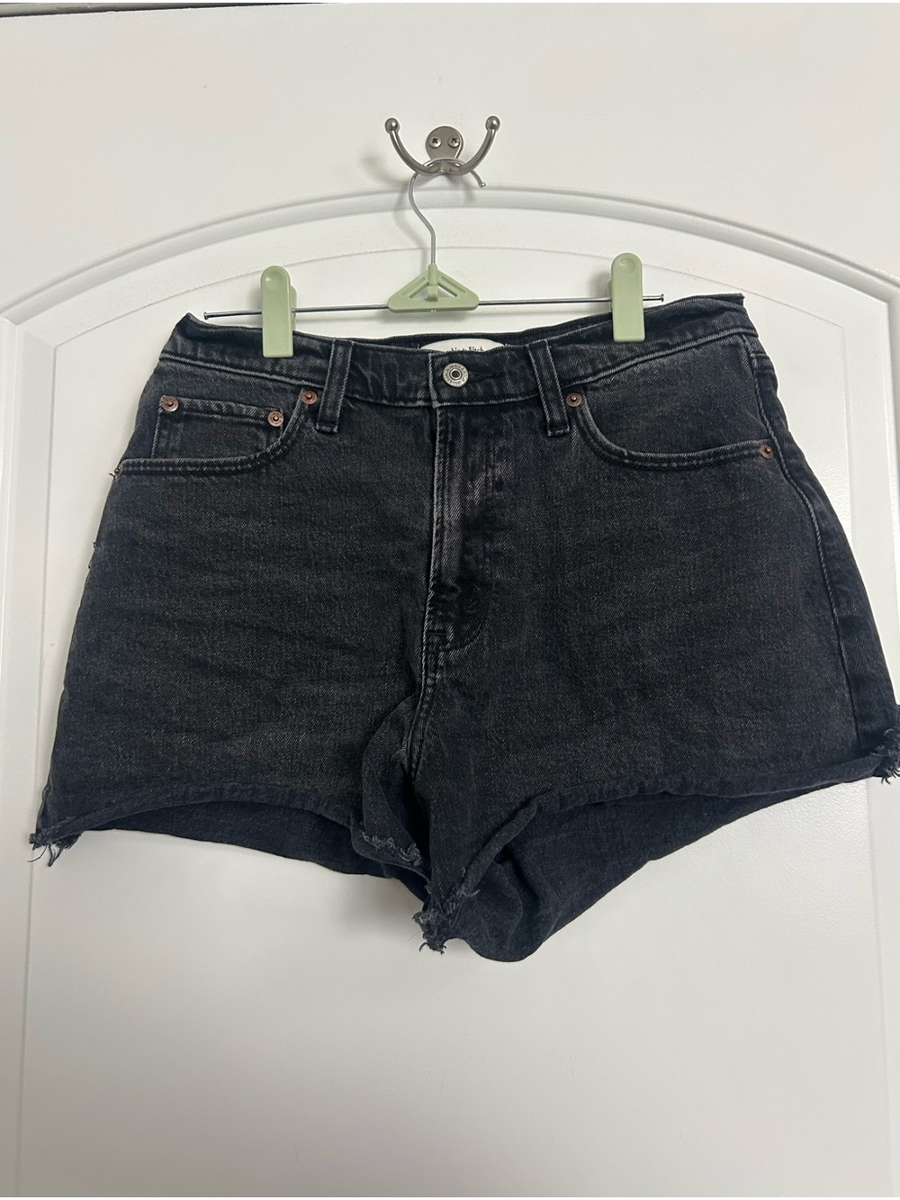Abercrombie & Fitch The 90's Relaxed Cutoff High-Rise Denim Shorts Size 29 Chic